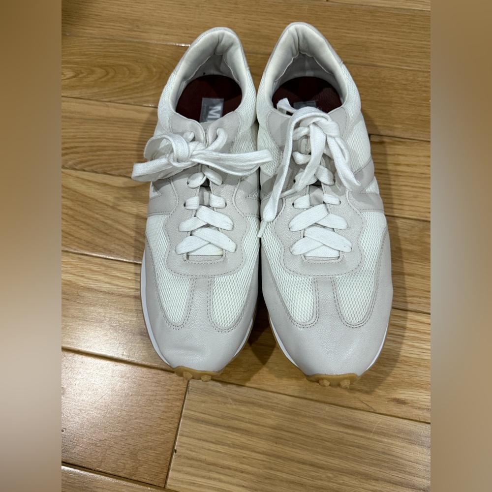 Mia tennis shoes taupe size 9 in excellent condition